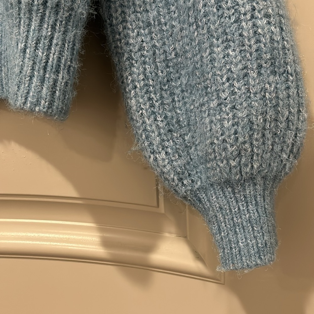 Universal Thread for Target Fuzzy Sweater - Picture 4 of 5